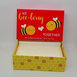🐝🐝🐝"We bee-long together" Honey Almond Scented Soap 283gr